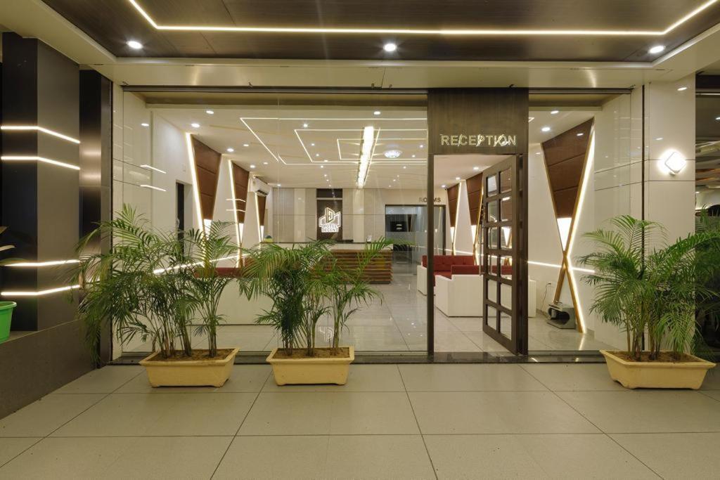 Hotel Decent Unjha Bagian luar foto