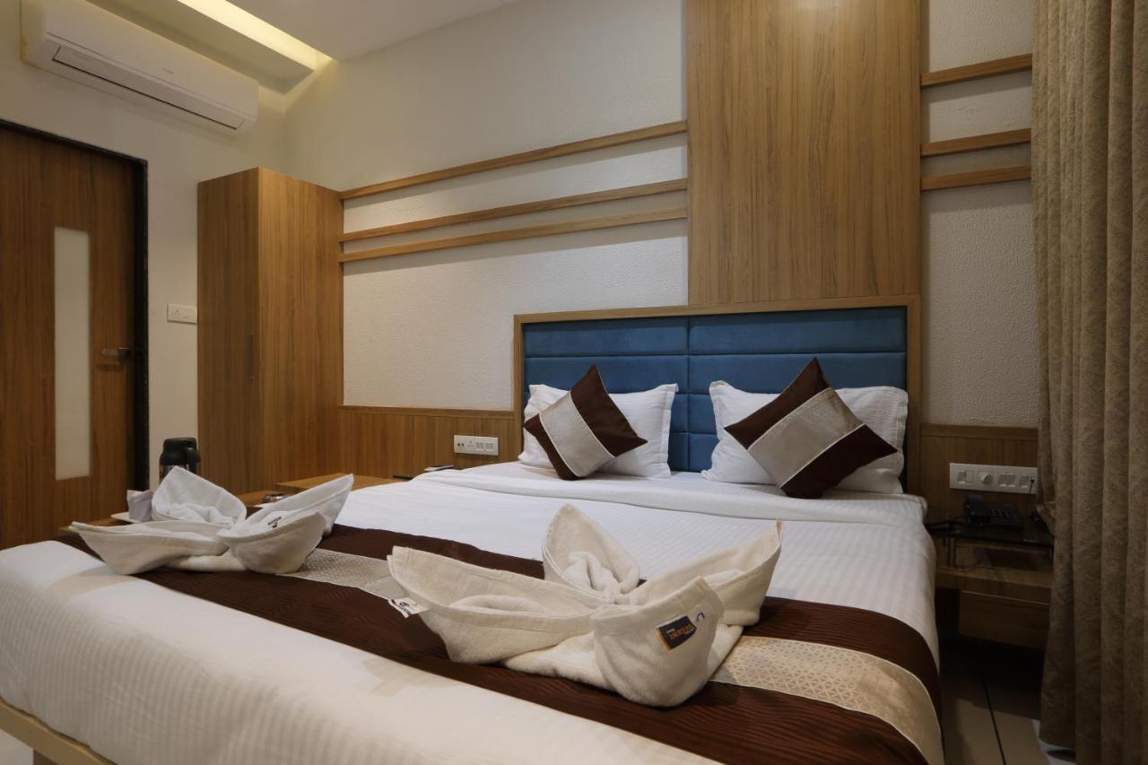 Hotel Decent Unjha Bagian luar foto